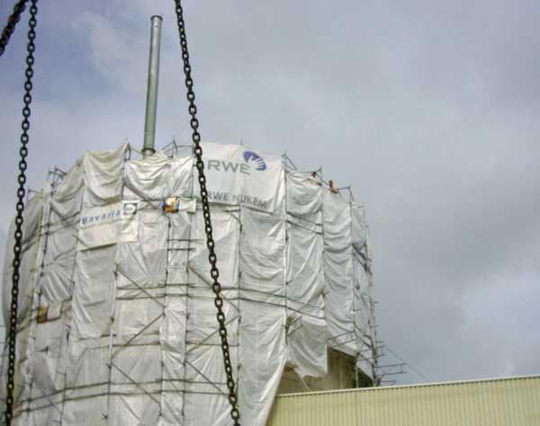 Rückbau der Reaktorkuppel des Kernkraftwerks Kahl am Main